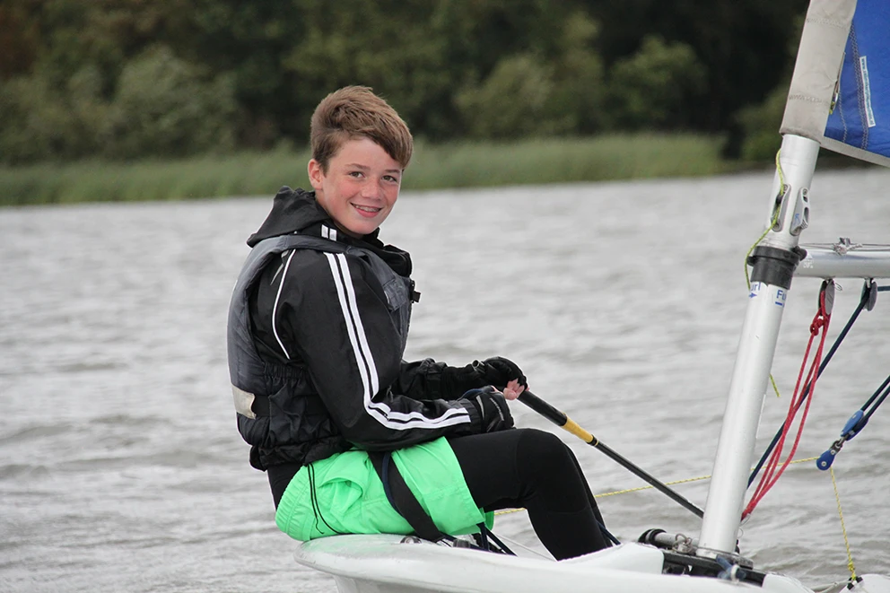 Zwaardboot 1 Mans Op Het Water Neptunus Lachen