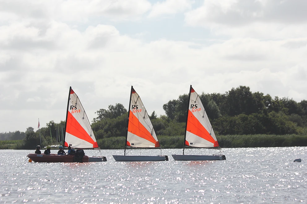 Jeugdzeilen 1 Mans Gevorderde Zeilen Water Boten