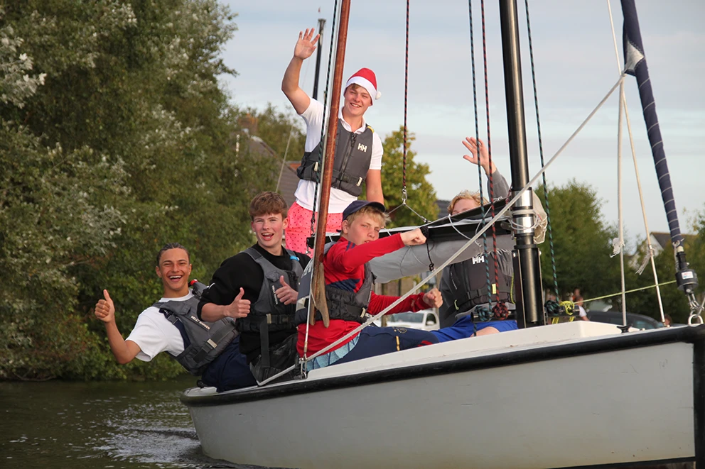 Kielboot Besturen Op Het Water Jongeren Groep