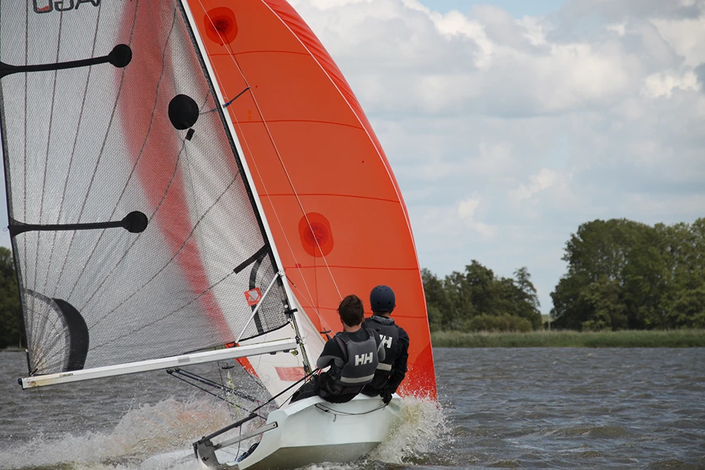 Zwaardboot 2 Mans Zeilschool Neptunus Achter