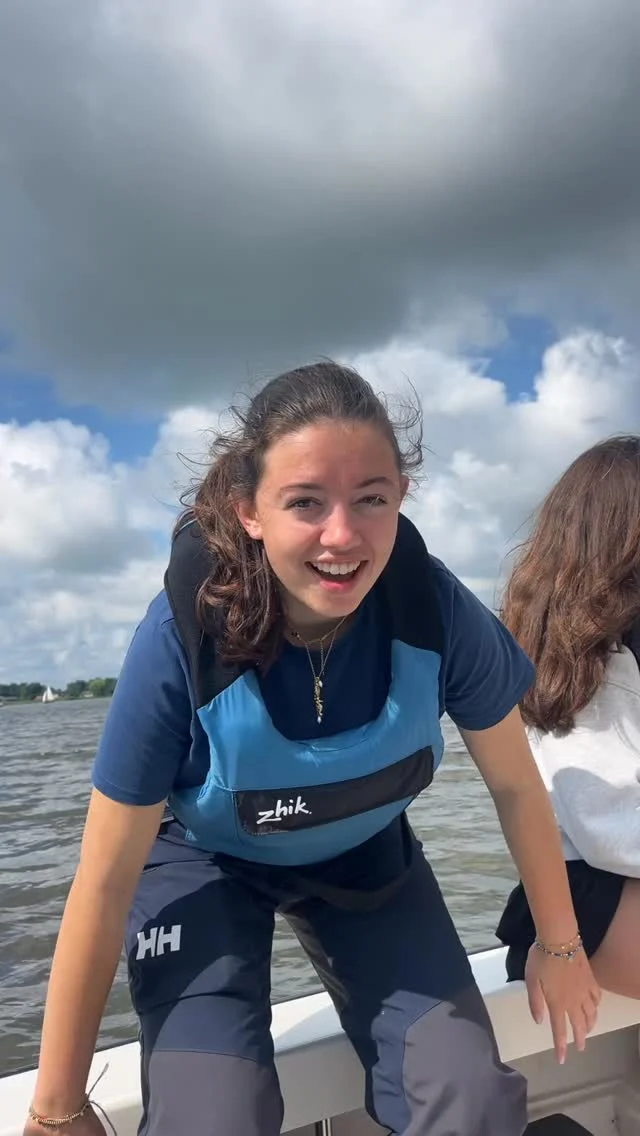⛵️Heerlijk genieten op de gezelligste borrelboot⛵️🥜🍹#watdoejijdezezomer #zomerweek2 #neptunus #fy #ah #klinktalsweekend